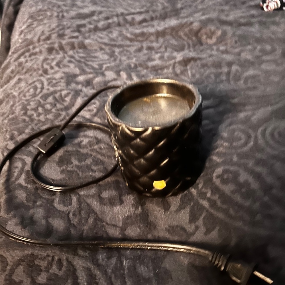Black Quilted Electric Warmer